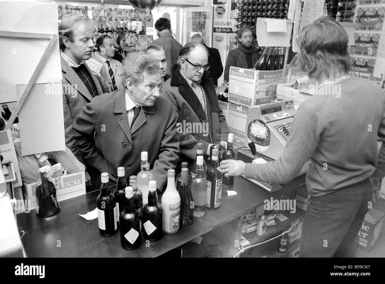 Crowds of people have been trying to beat the budget with the proposed increase in alcohol prices. Our Picture Shows: Shoppers at Augustus Barnett wine shop in Holborn queuing to buy their alcohol. April 1975 75-1911-008 Stock Photo
