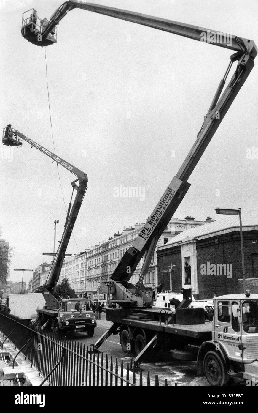 A television camera on cherry pickers at the Iranian Embassy siege. May 1980 &#13;&#10;P005260 Stock Photo