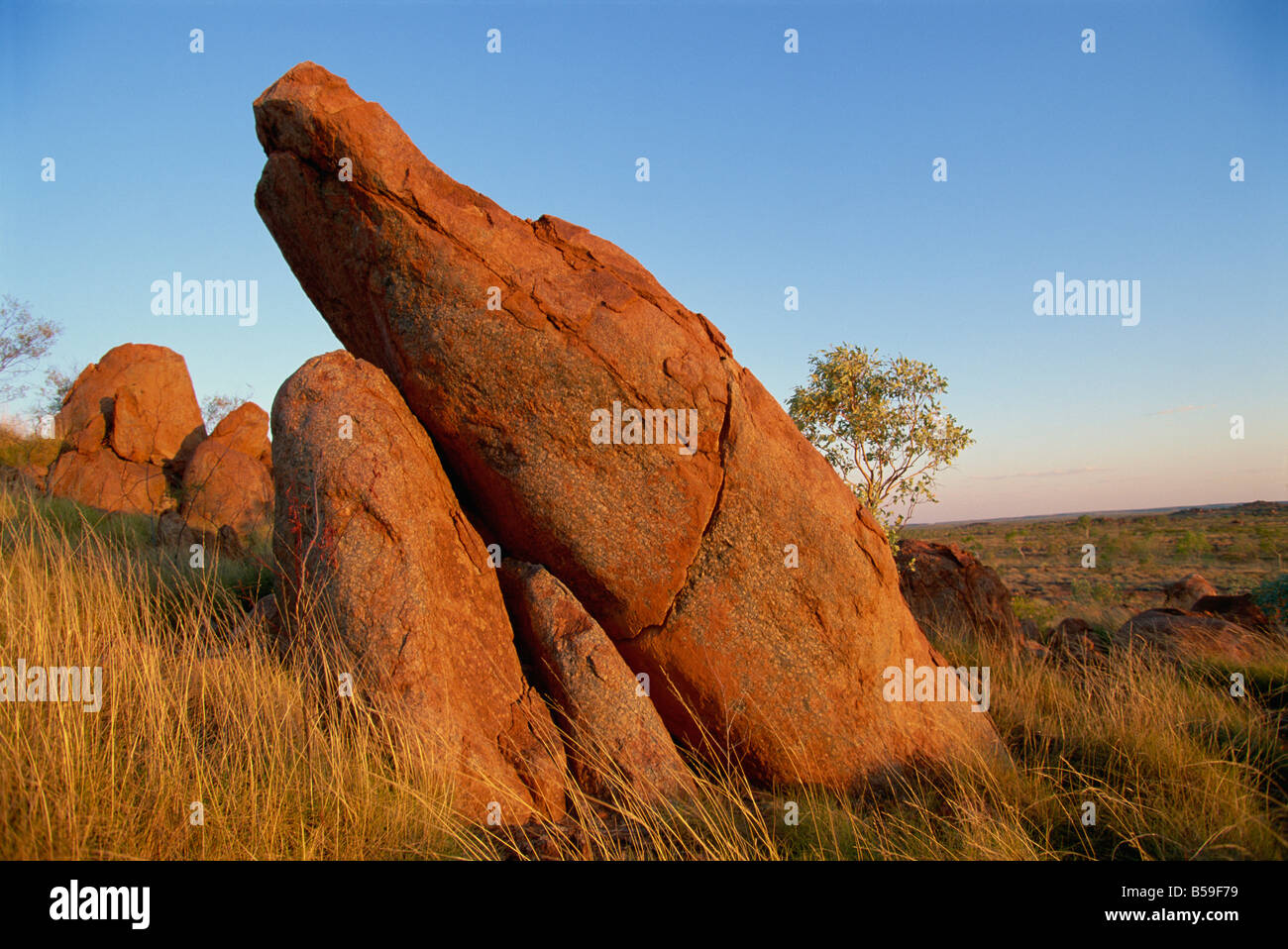The Devil's Pebbles, piles of granite boulders near the Stuart Highway, north of Tennant Creek, Northern Territory, Australia Stock Photo