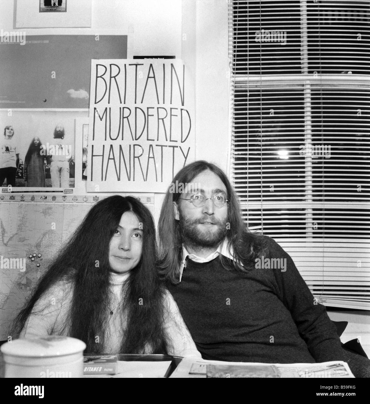 John Lennon and wife Yoko Ono protest about the execution of James Hanratty who was sentenced to death for the A6 Murder. ;Dec. Stock Photo