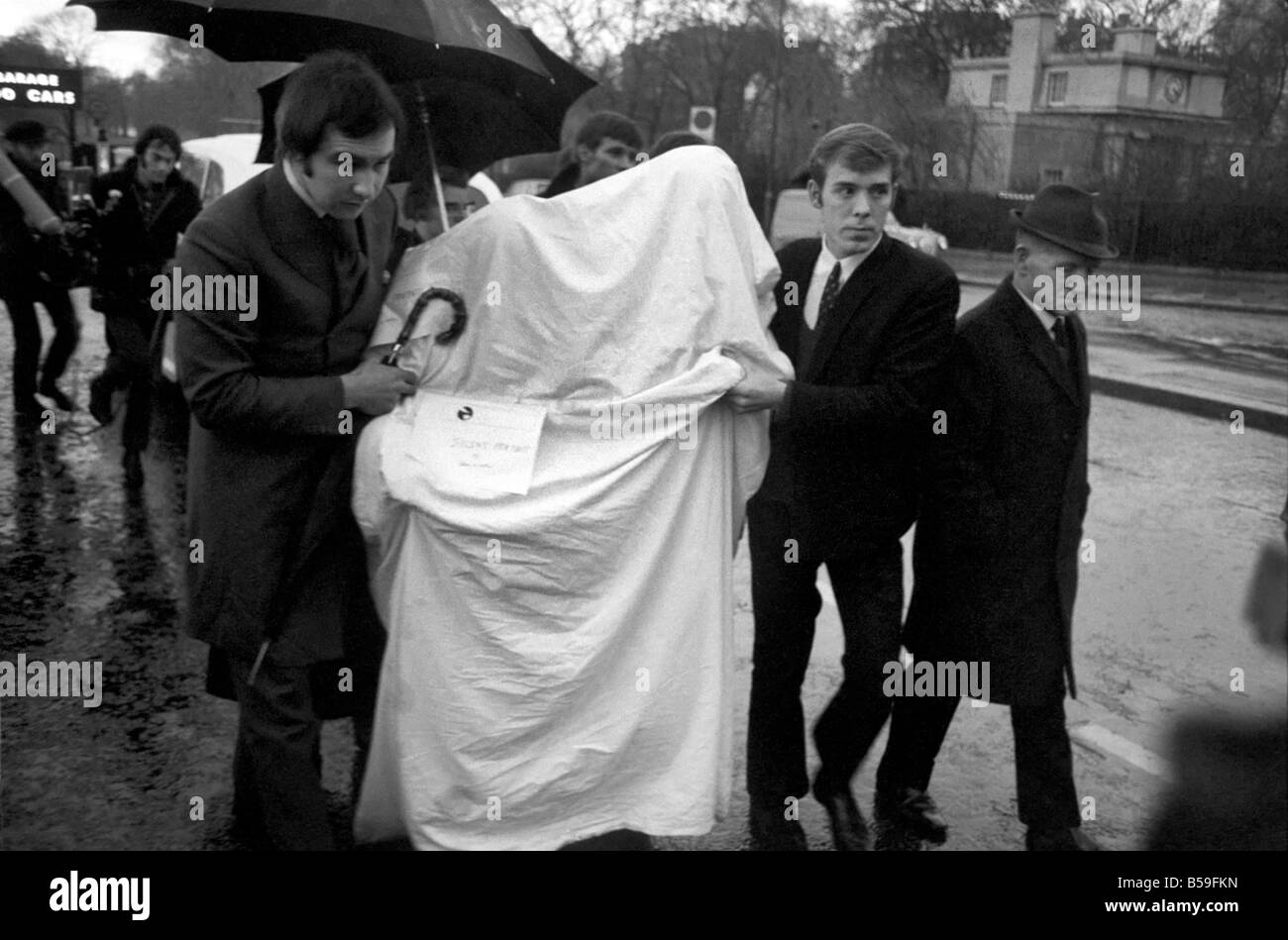 John Lennon and wife Yoko Ono under their sheet with Mr. James Hanratty on the extreme right, at Speakers Corner during a protest against the execution of James Hanratty, for the A6 murders;December 1969 ;Z12069-002 Stock Photo