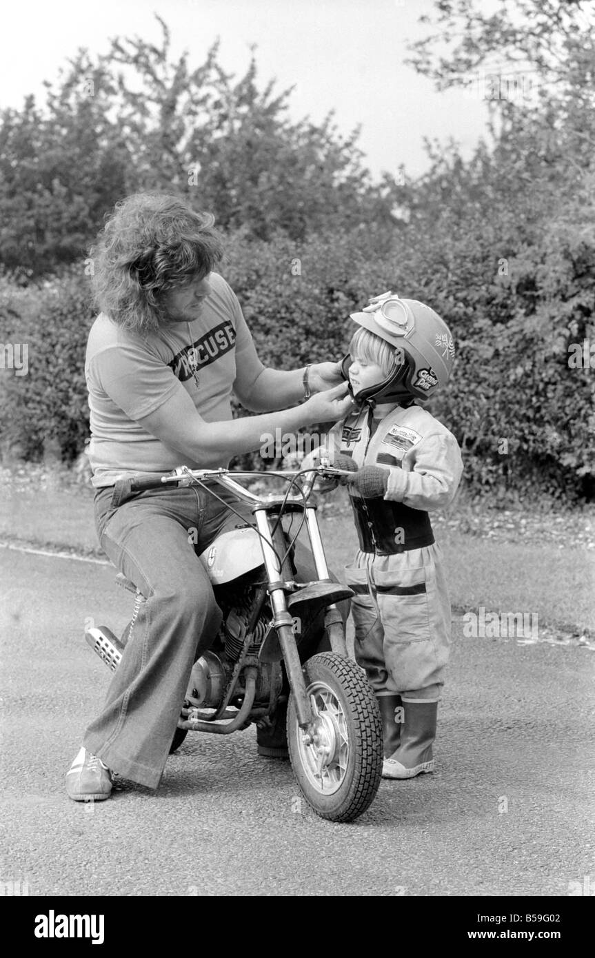 Children: Stunts: Mini-Motorbikes Speed Kids. August 1977 77-04293-002 Stock Photo