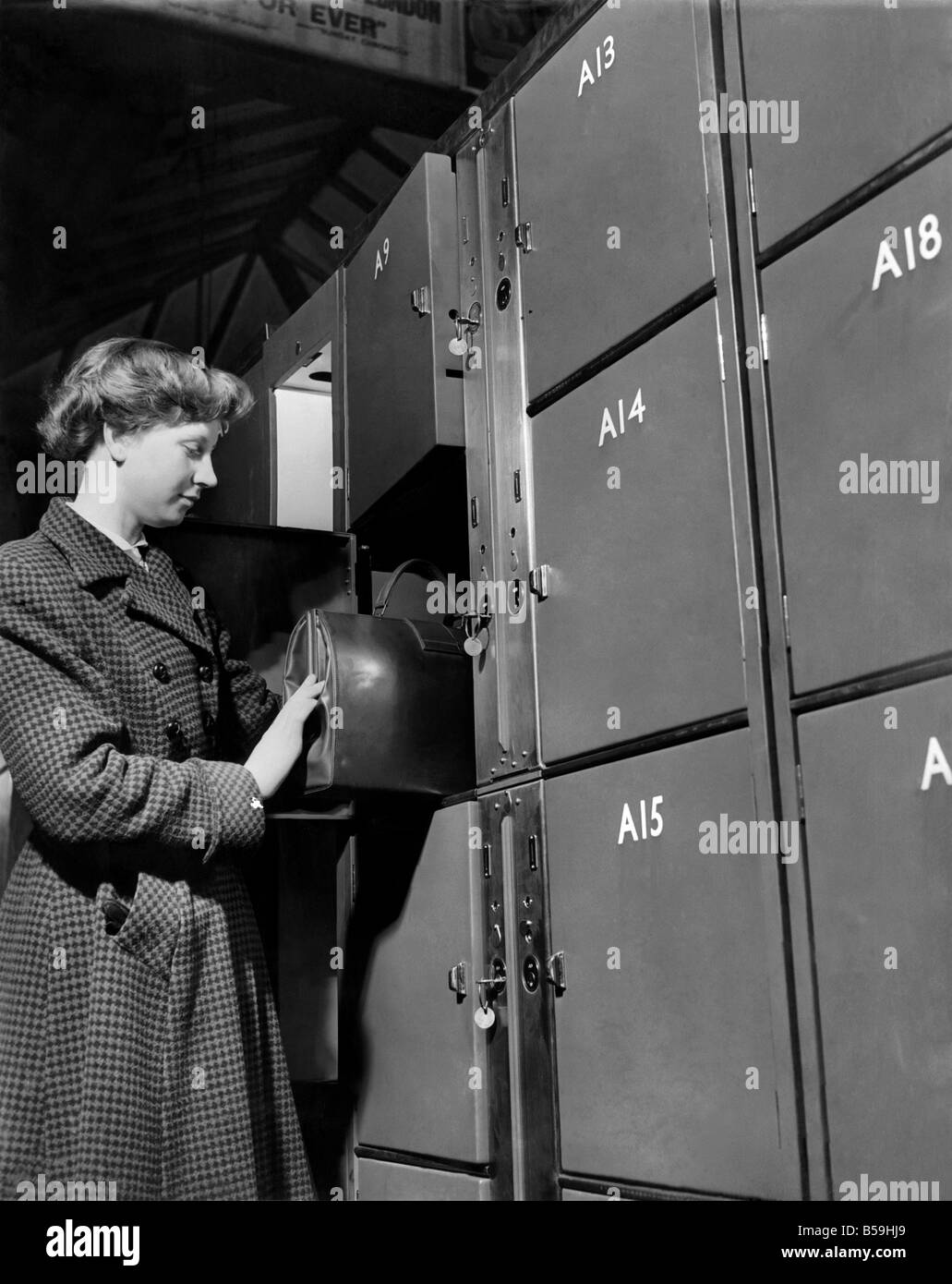 Victoria stations hires stock photography and images Alamy