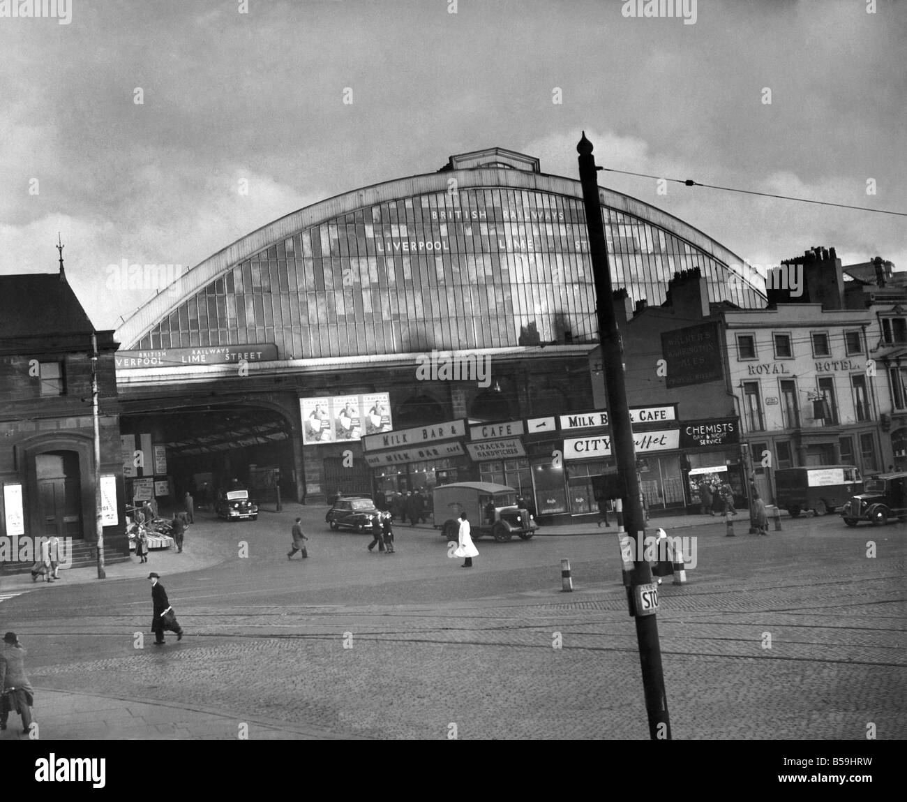 The main entrance to Liverpool Lime Street Station. Feburary 1953