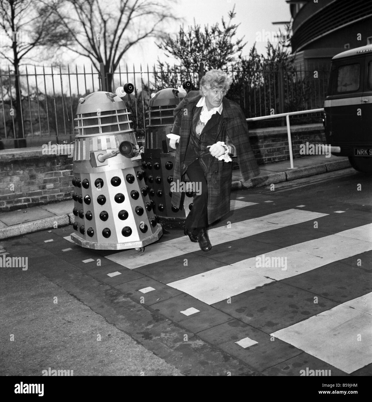 ±Dr. Who¯ John Pertwee: Jon Pertwee returns as Dr. Who when a new ...