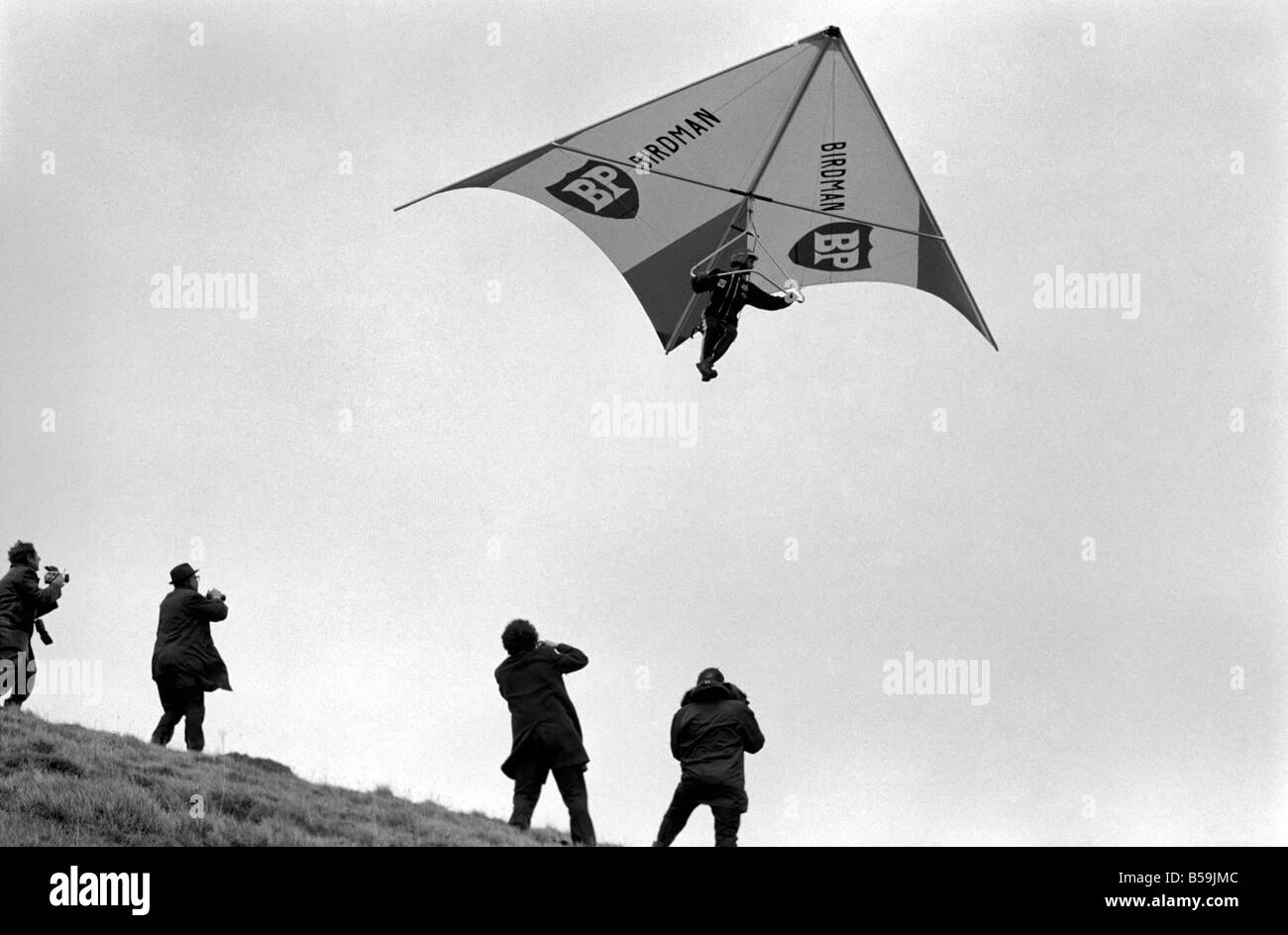 British Kite Team. With the World Hang Gliding Championships taking place in Australia next week, British Team sponsored by B.P. were having last minute get-together this afternoon (Friday) at Marlborough Downs, Wiltshire. March 1975 75-01306-004 Stock Photo