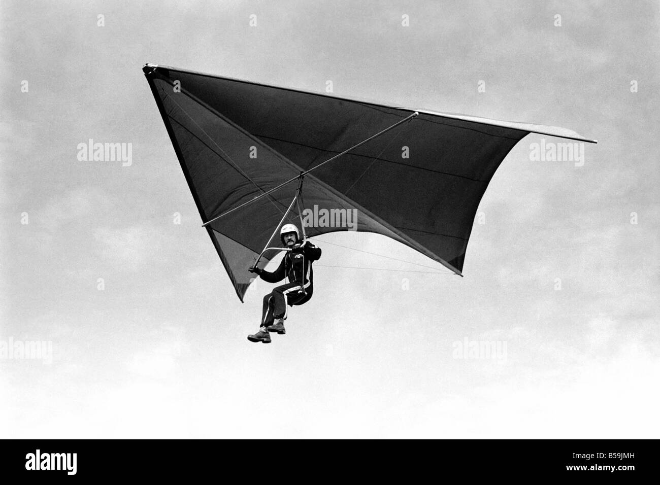 British Kite Team. With the World Hang Gliding Championships taking place in Australia next week, British Team sponsored by B.P. were having last minute get-together this afternoon (Friday) at Marlborough Downs, Wiltshire. March 1975 75-01306-006 Stock Photo