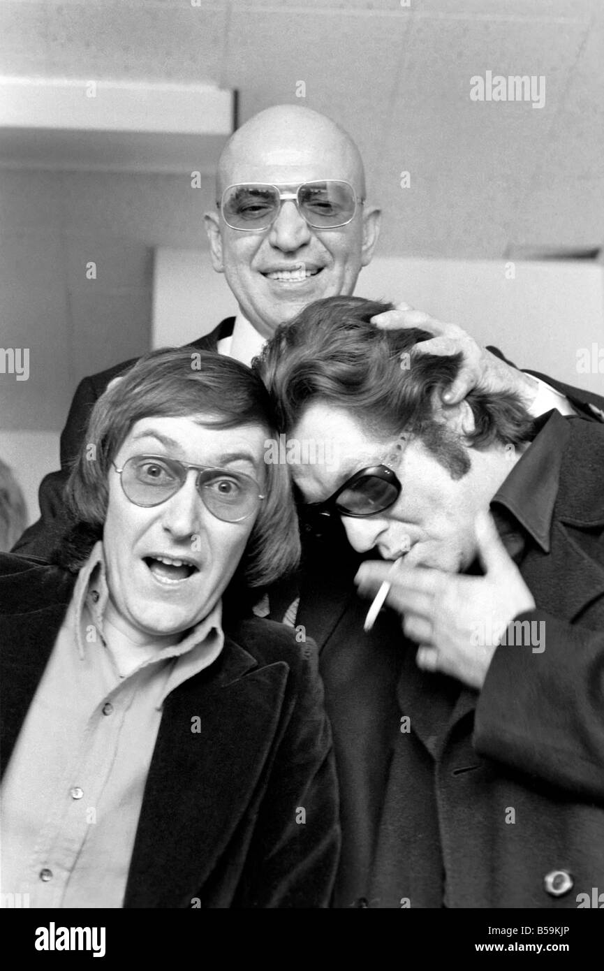 American actor Telly Savalas with Yin (left) and Yan, two pop singers who have made a record named IF sending up Telly's origina Stock Photo