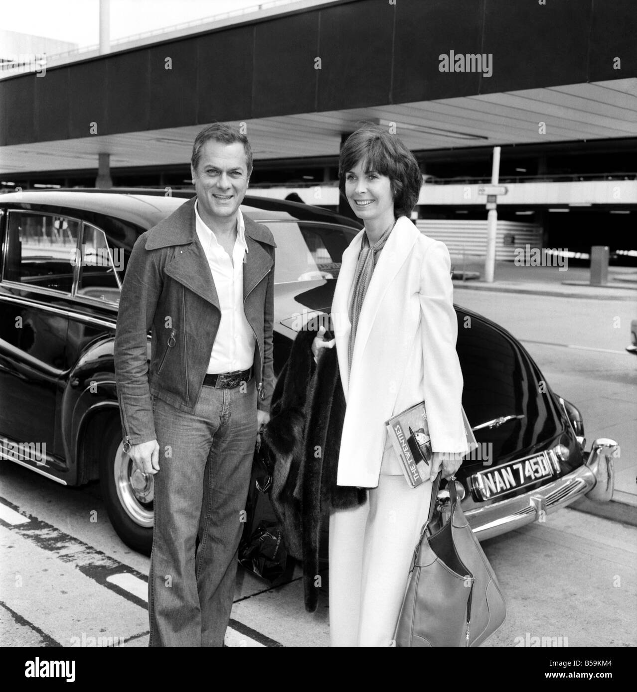 American film actor Tony Curtis and wife Lesley at Heathrow airport. &#13;&#10;April 1975 75-2092 Stock Photo