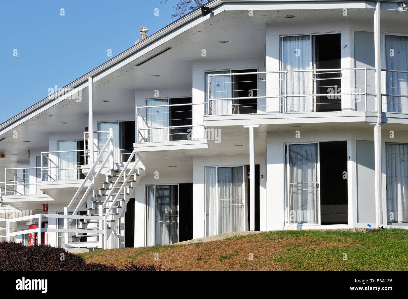 Motel Structure Doors motel structure building hi-res stock photography and images - Alamy