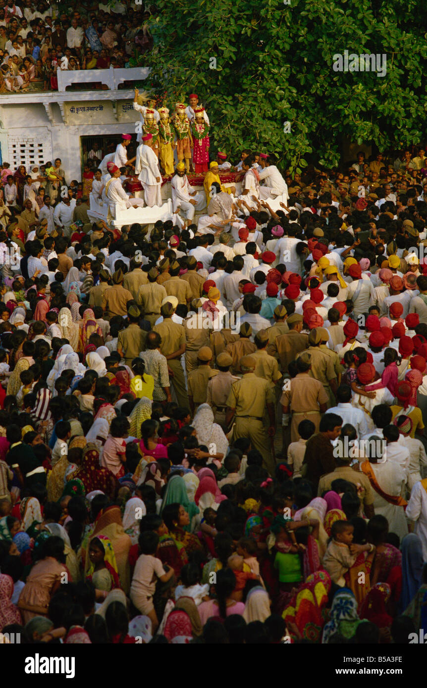 Crowds at a performance of the Ramlilla, the stage play of the Hindu epic the Ramayana, Varanasi, Uttar Pradesh state, India Stock Photo