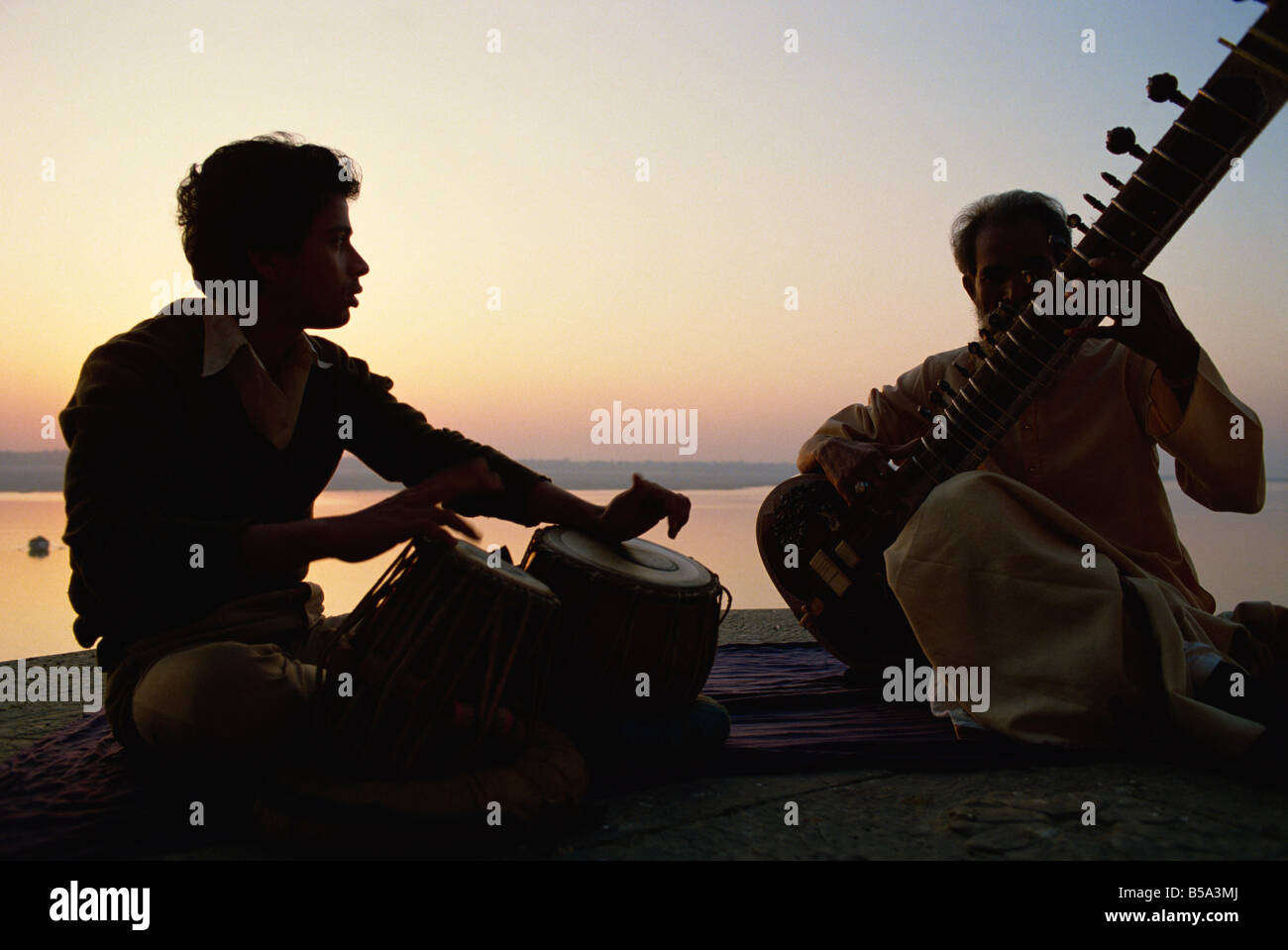 Tabla and sitar hires stock photography and images Alamy