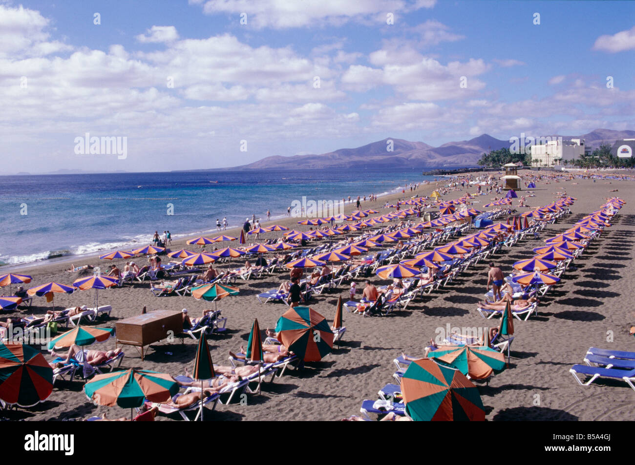 Canary Islands Main beach Crowded with sunbeds umbrellas People sea PUERTO  DEL CARMEN LANZAROTE SPAIN Stock Photo - Alamy