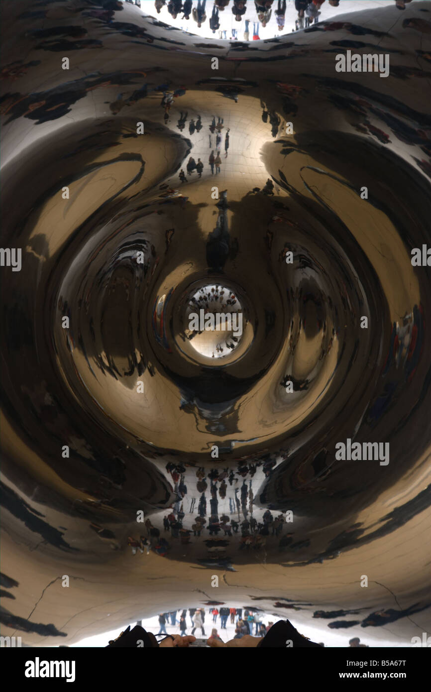 The Cloud Gate "metal bean" in the Millenium Park in central Chicago