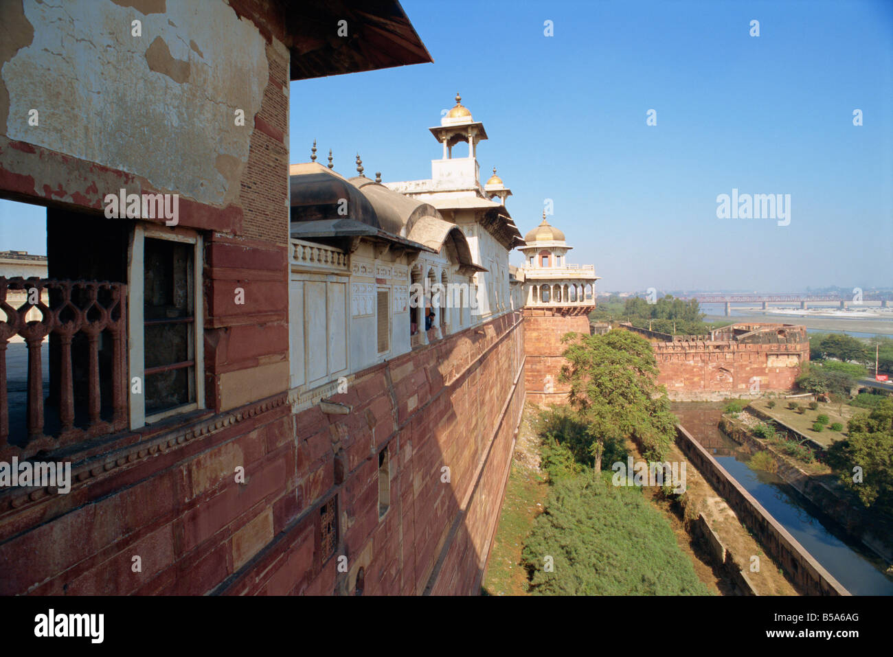 Red Fort built by Akbar in 1565 completed by Aurangzeb UNESCO World Heritage Site Agra Uttar Pradesh state India Asia Stock Photo