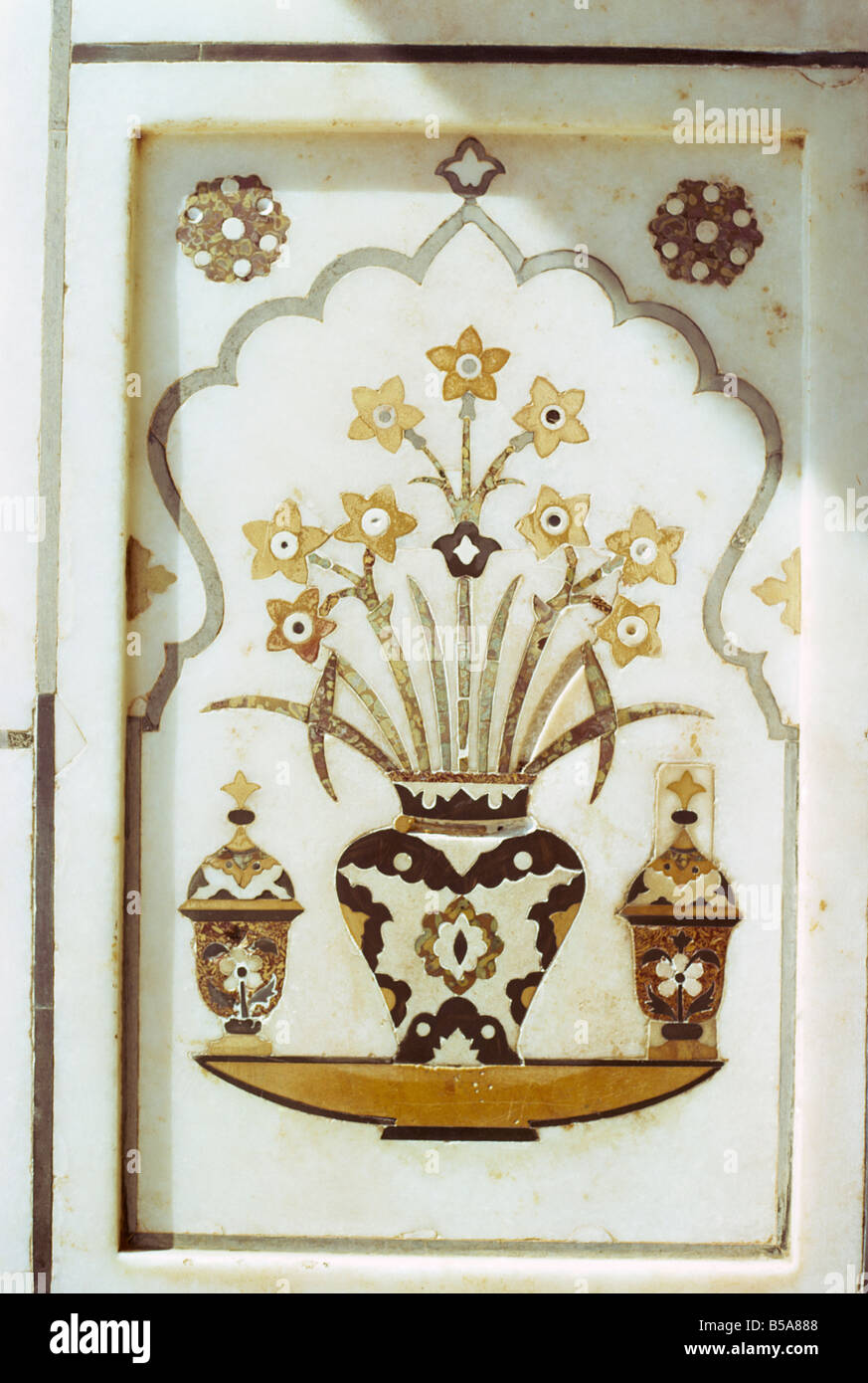 Detail of inlay work, Itimad-ud-Daulah's tomb, built by Nur Jehan, wife of Jehangir in 1622 AD, Agra, Uttar Pradesh state, India Stock Photo