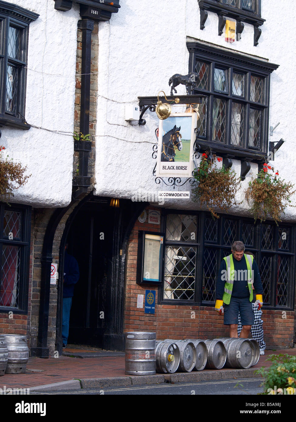 Drayman delivering barrels of beer to The Black Horse public house in Great Torrington, Devon Stock Photo