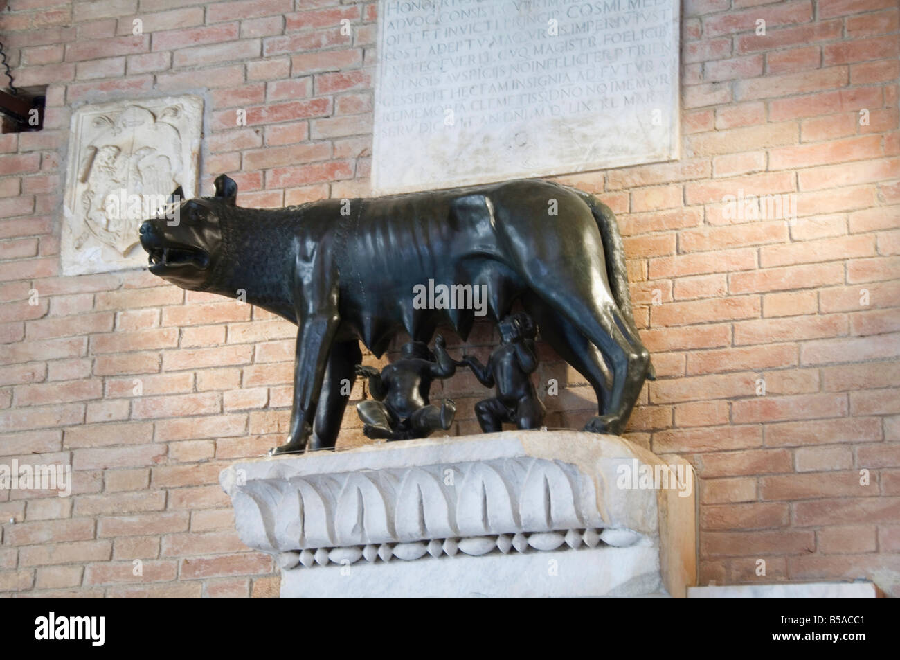 Statue depicting Romulus and Remus and the she-wolf, in the entrance to the Palazzo Pubblico, Siena, Tuscany, Italy, Europe Stock Photo
