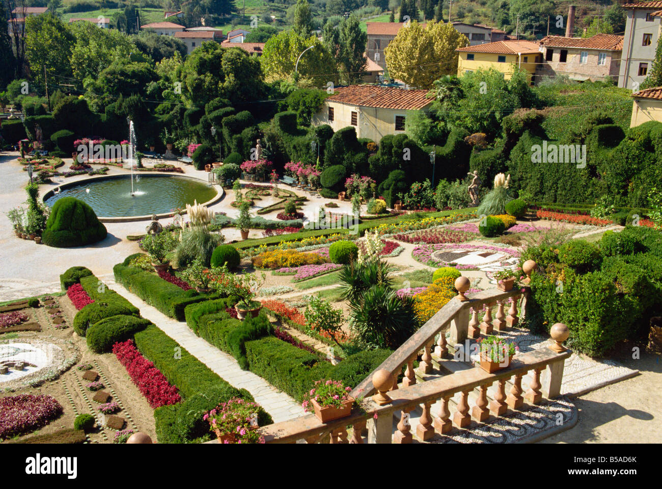 The formal terraced gardens of the C18th Villa Garzoni at Collodi in Tuscany Italy M Newton Stock Photo