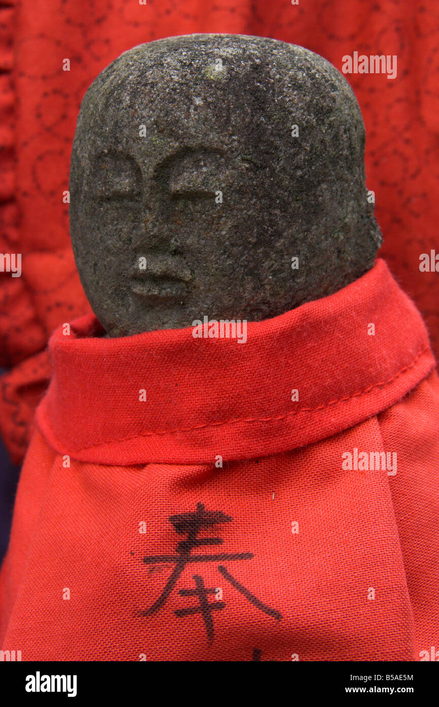 Small stone figure wearing traditional red dress, Nanzen Ji shrine, Kyoto, Kansai, Honshu, Japan Stock Photo