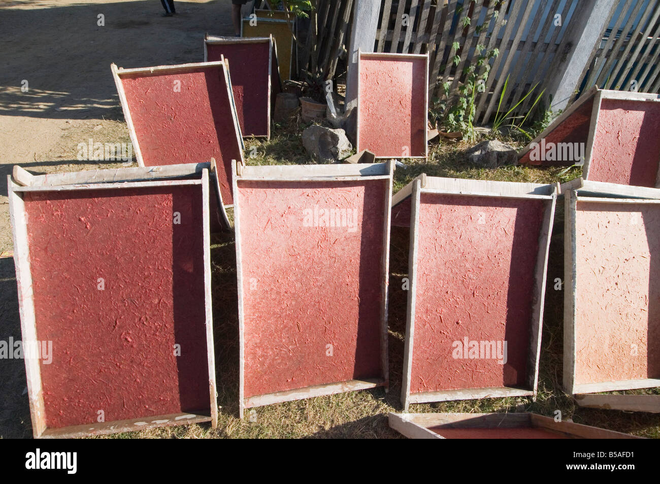 Paper making in luang prabang hires stock photography and images Alamy