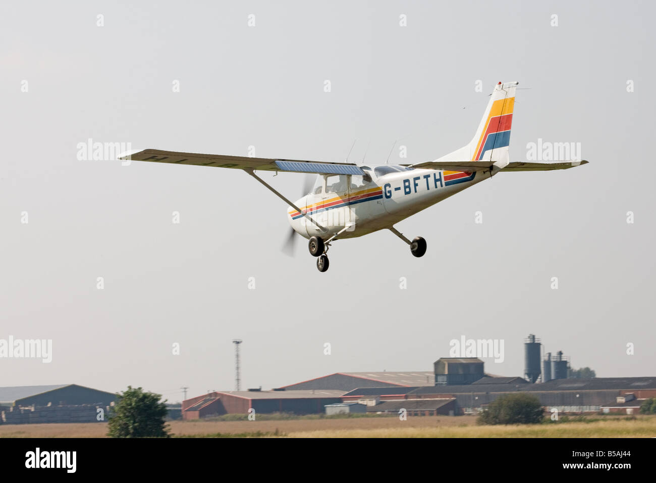 Reims Cessna F172N Skyhawk G-BFTH about to land at Sandtoft Airfield Stock Photo