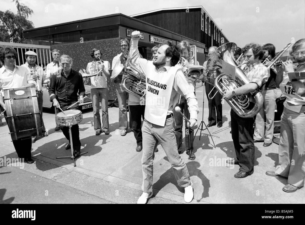 Kenny Everett on the Picket Line BBC musicians picketing the BBC