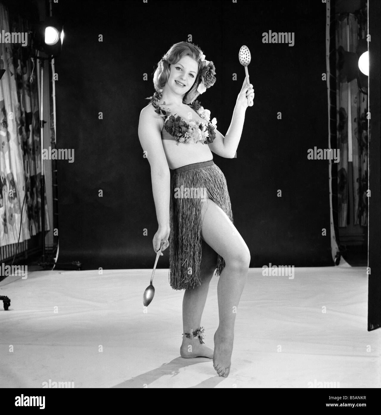 Hula girl costume modelled by Peggy Cage. E500-004 Stock Photo - Alamy