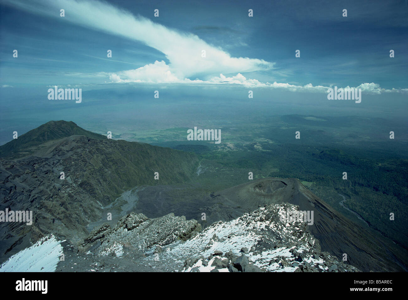 4565m