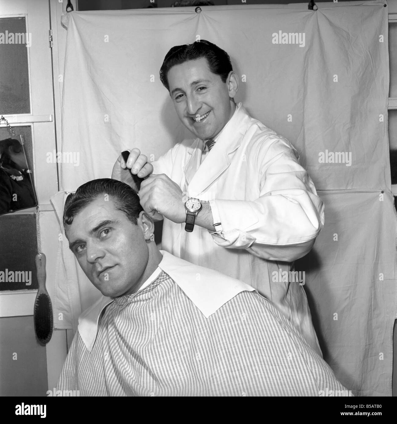 Men's Fashions: The Bill Haily hair cut. February 1959 A352-003 Stock Photo