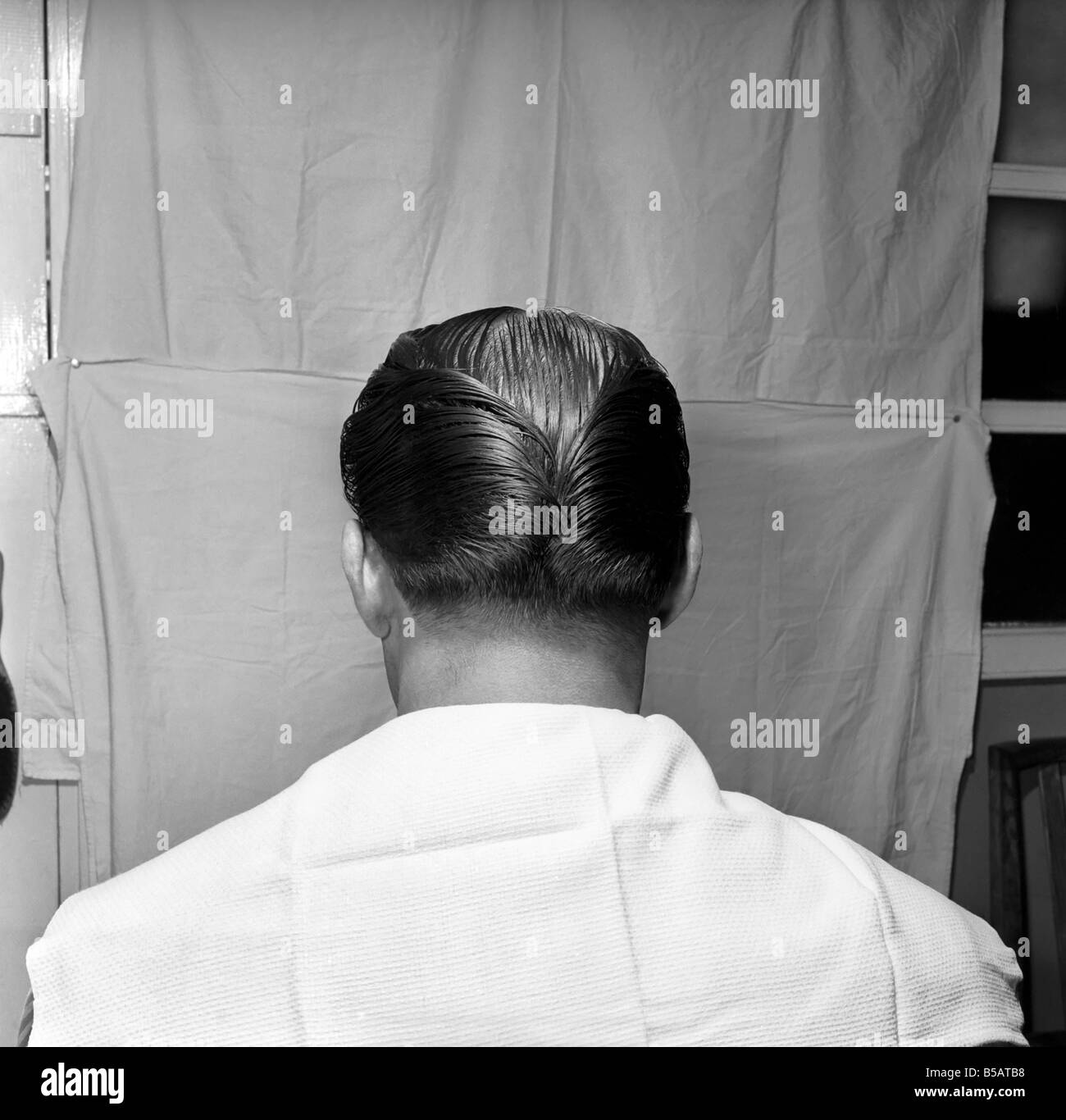 Men's Fashions: The Bill Haily hair cut. February 1959 A352-005 Stock Photo