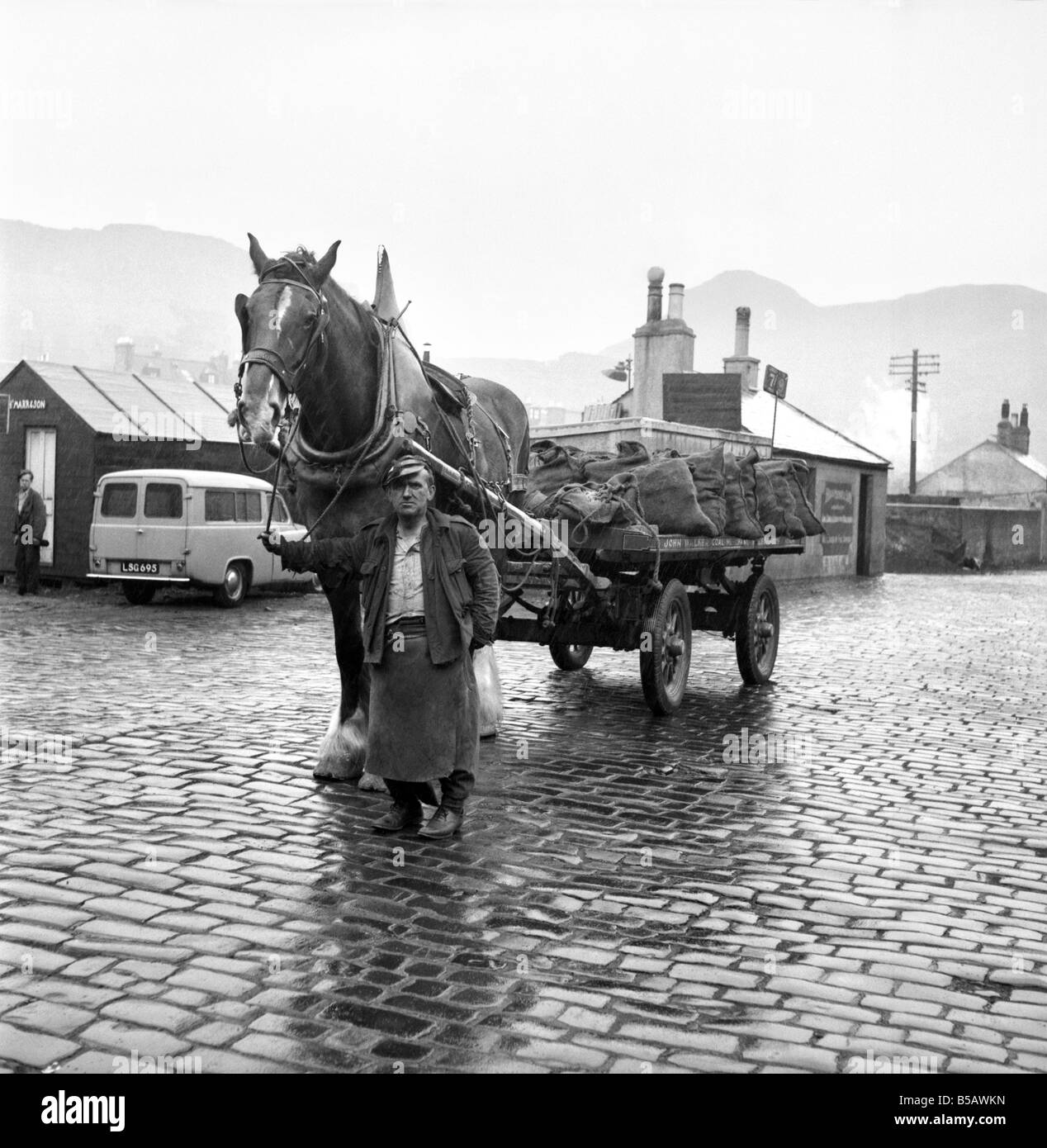 Coal Delivery Man High Resolution Stock Photography and Images Alamy
