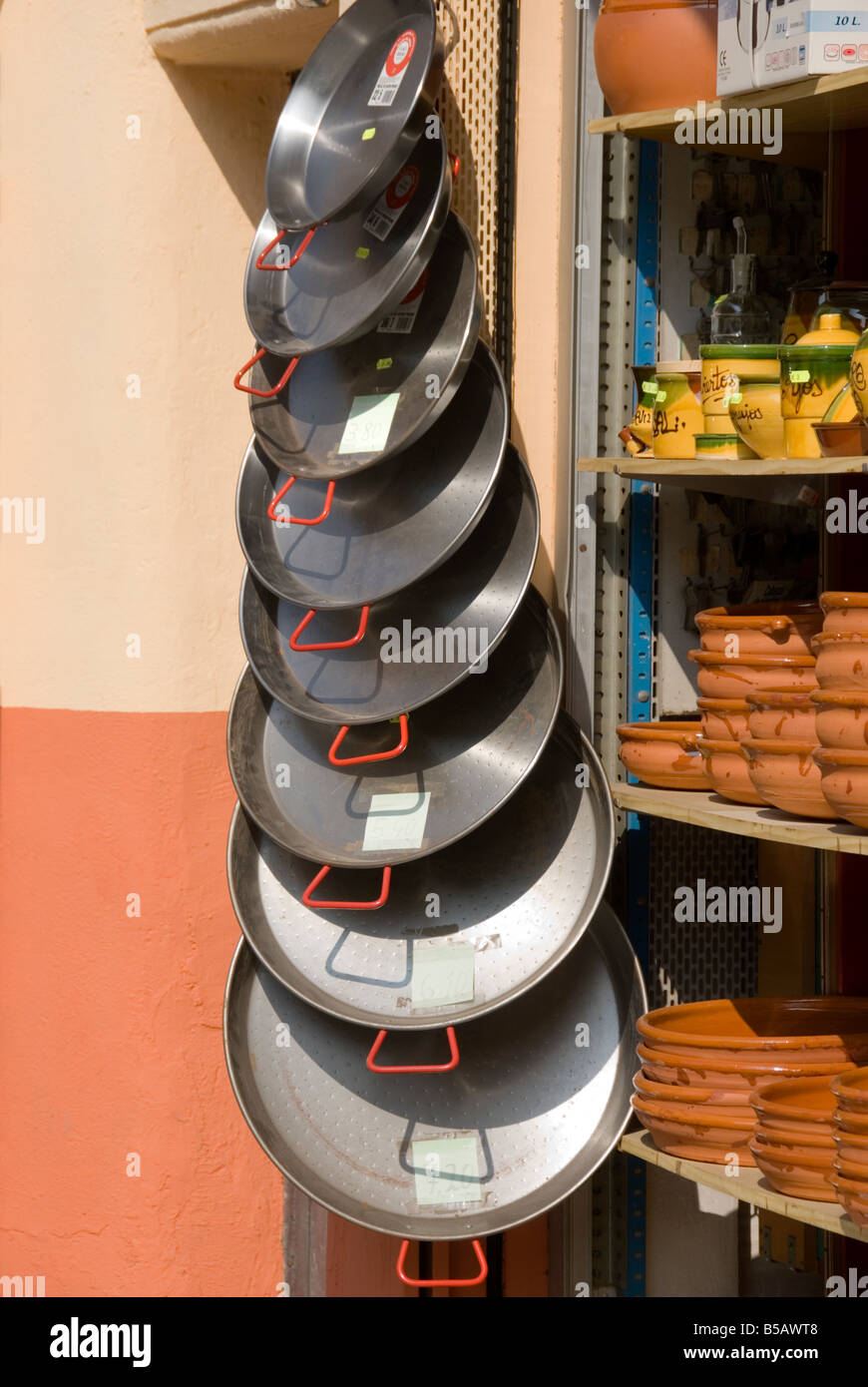 Traditional old fashioned frying pan hires stock photography and