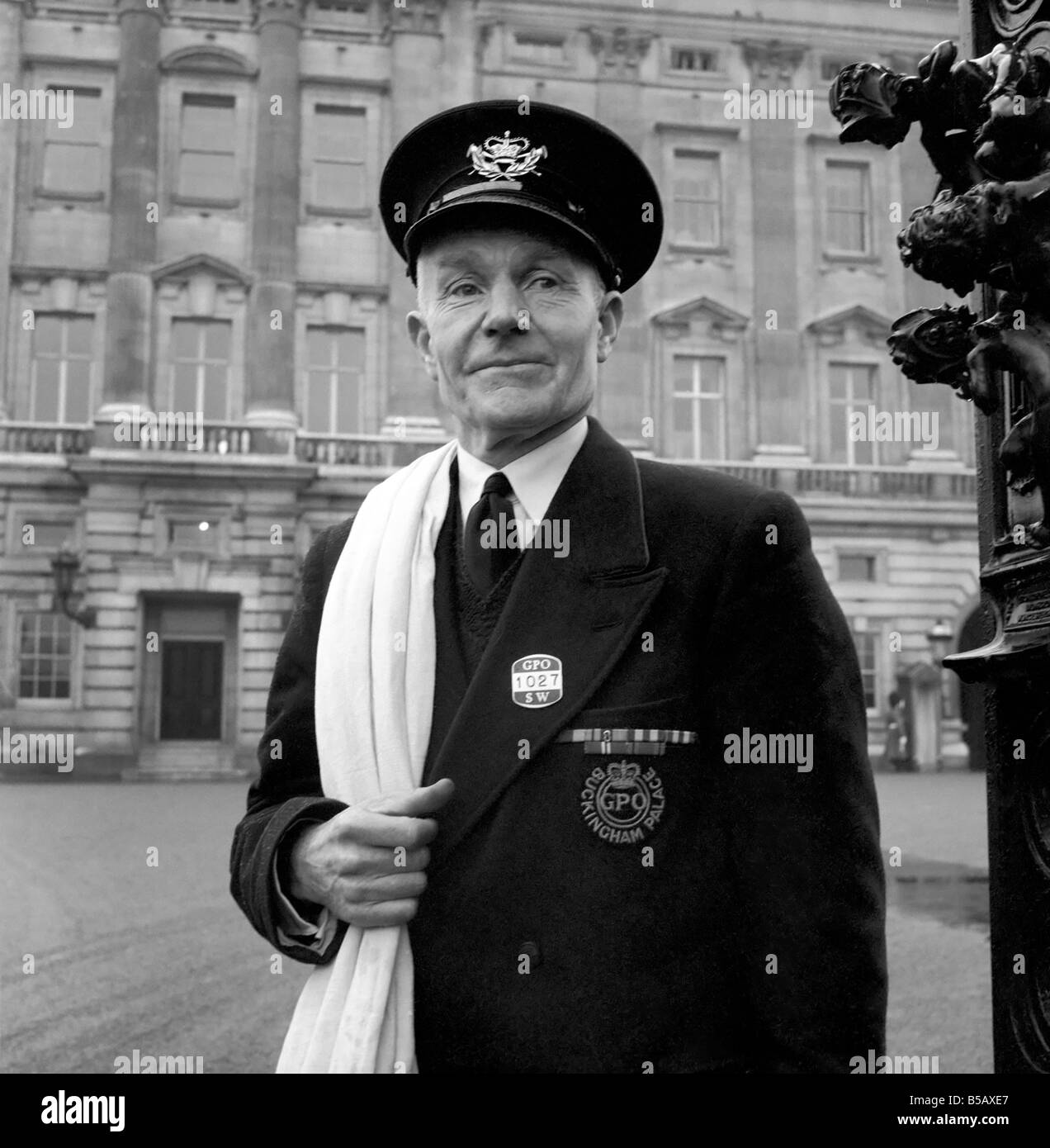 The Royal Postman stands at the gates to Buckingham Palace before collecting Queen ElizabethÍs mail. 1957 A874-001 Stock Photo