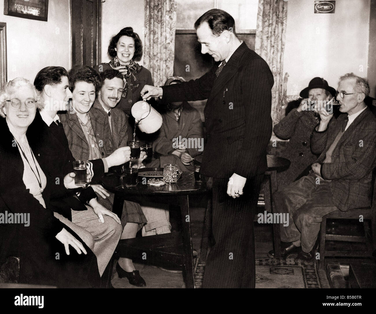 1940s pub hi-res stock photography and images - Alamy