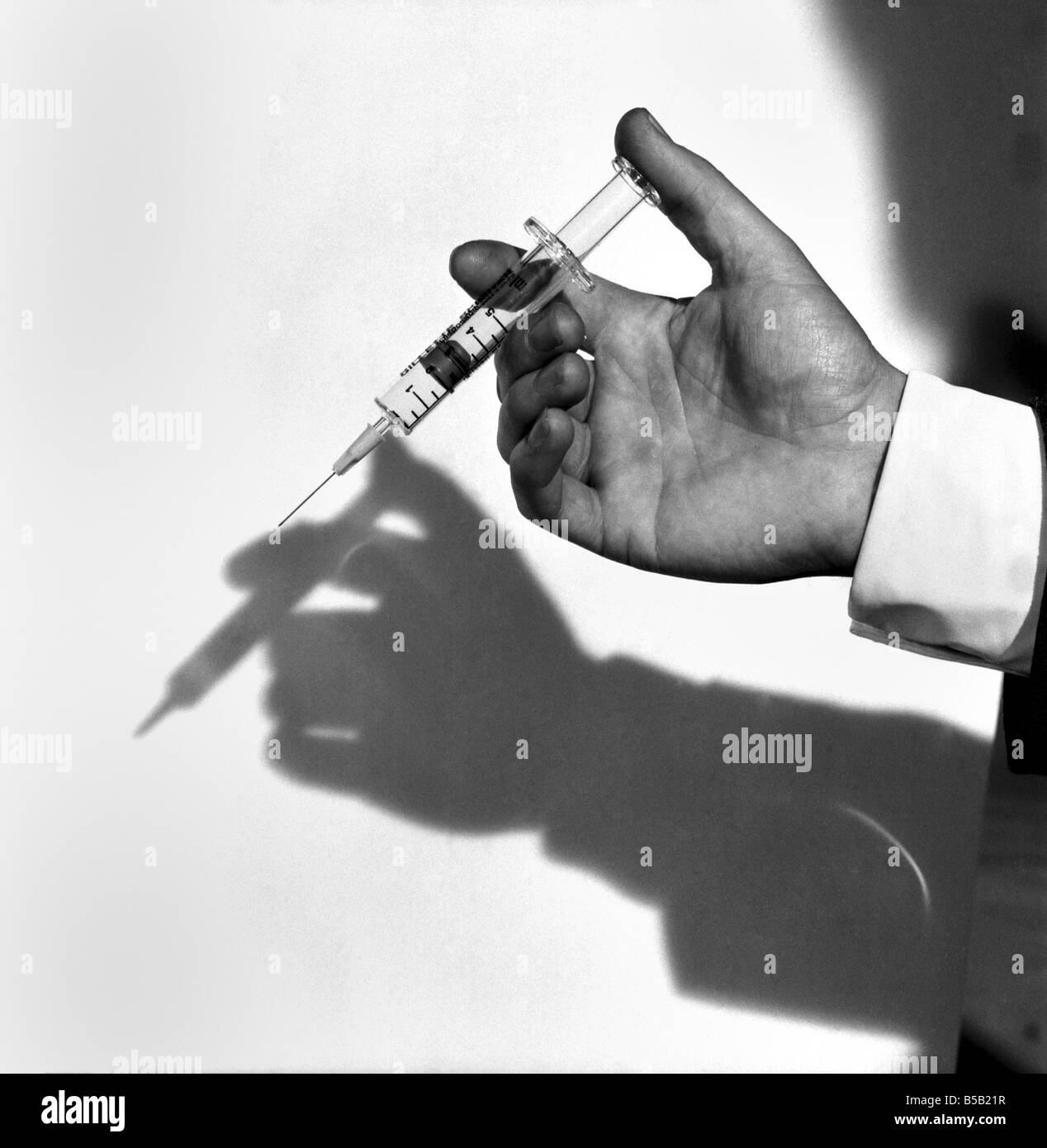 Medical Hypodermic needle. 1960 A1311002 Stock Photo Alamy