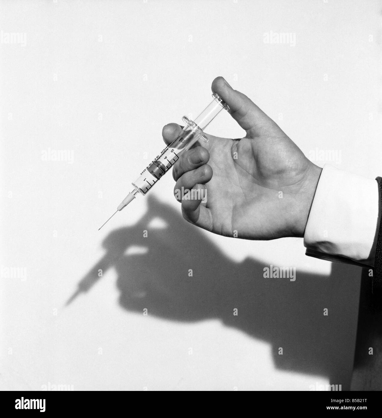 Medical Hypodermic needle. 1960 A1311003 Stock Photo Alamy