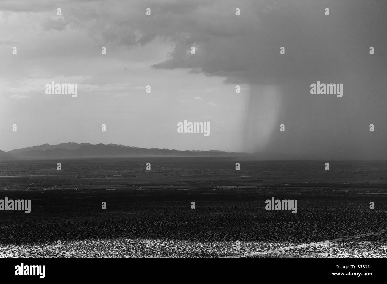 aerial isolated thunderstorm shower west Texas Stock Photo Alamy