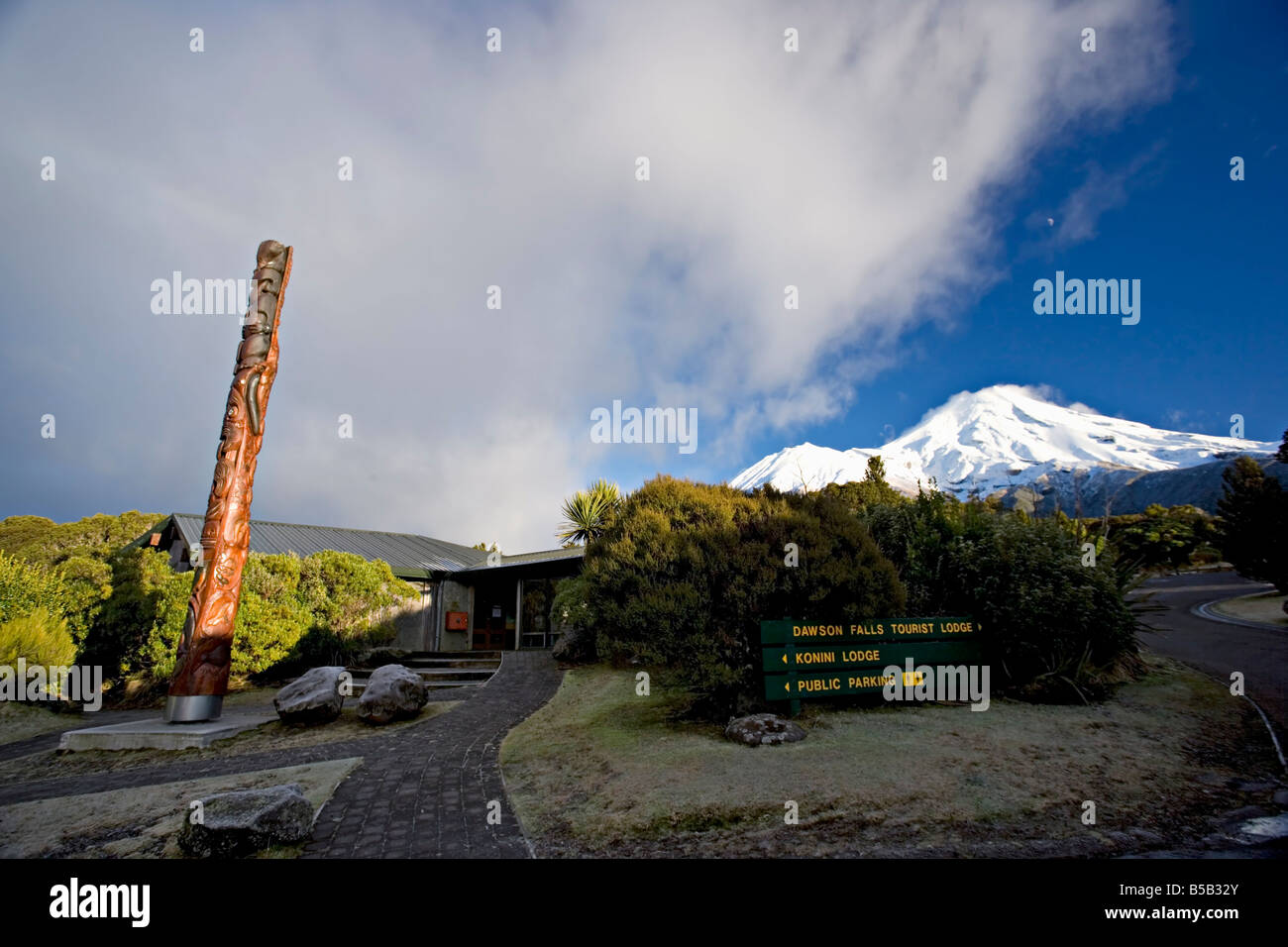 Dawson Falls visitor centre with Maori totem, Egmont National Park