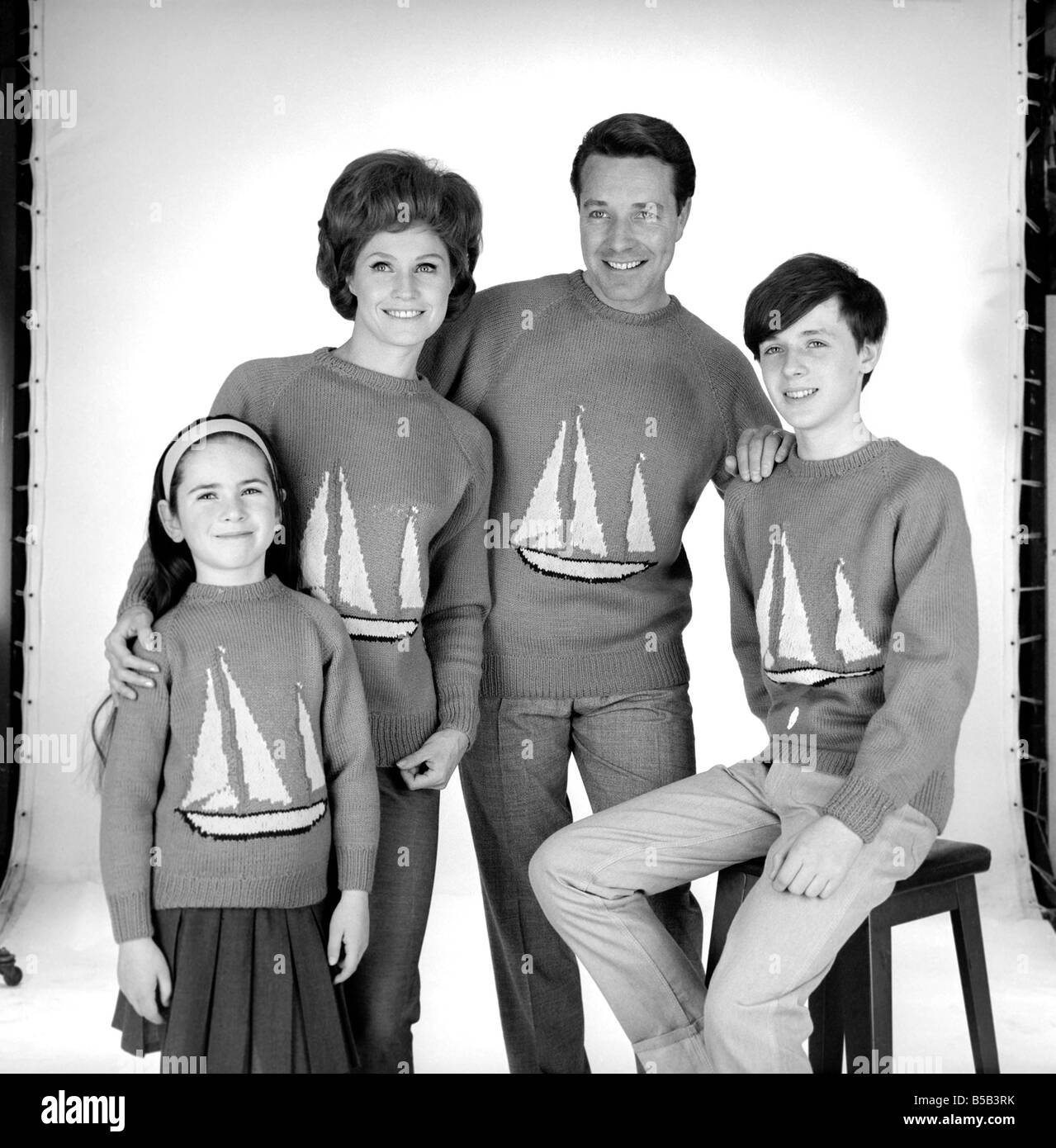 1950s family man woman girl hi-res stock photography and images - Alamy