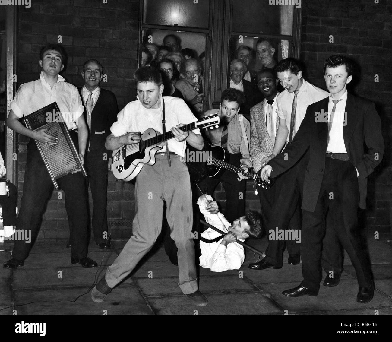 Skiffle hires stock photography and images Alamy