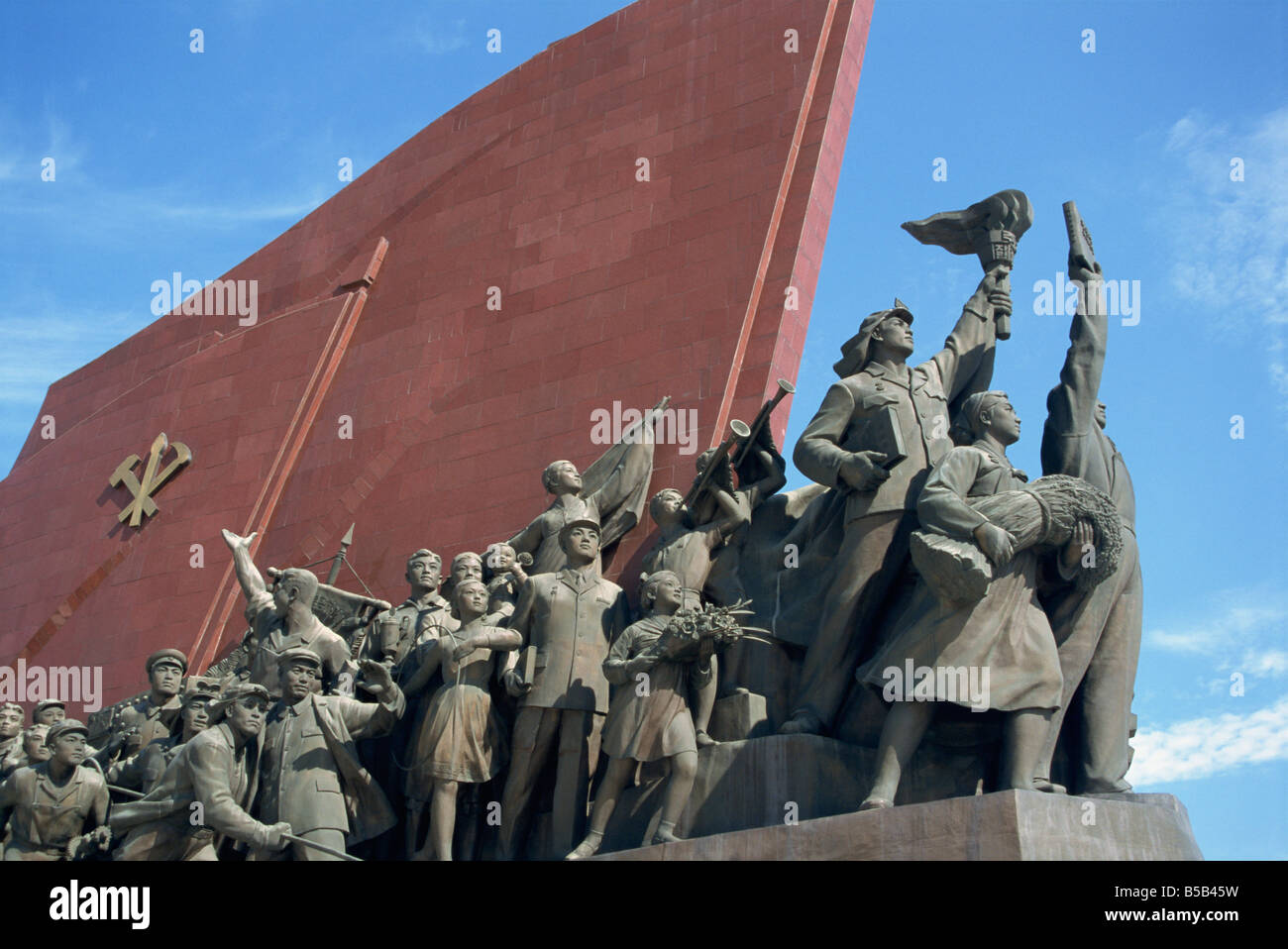 Mansudae art hi-res stock photography and images - Alamy
