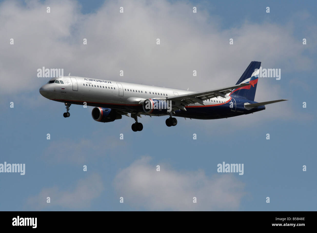 Aeroflot Airbus A321 commercial passenger jet plane flying on approach Stock Photo