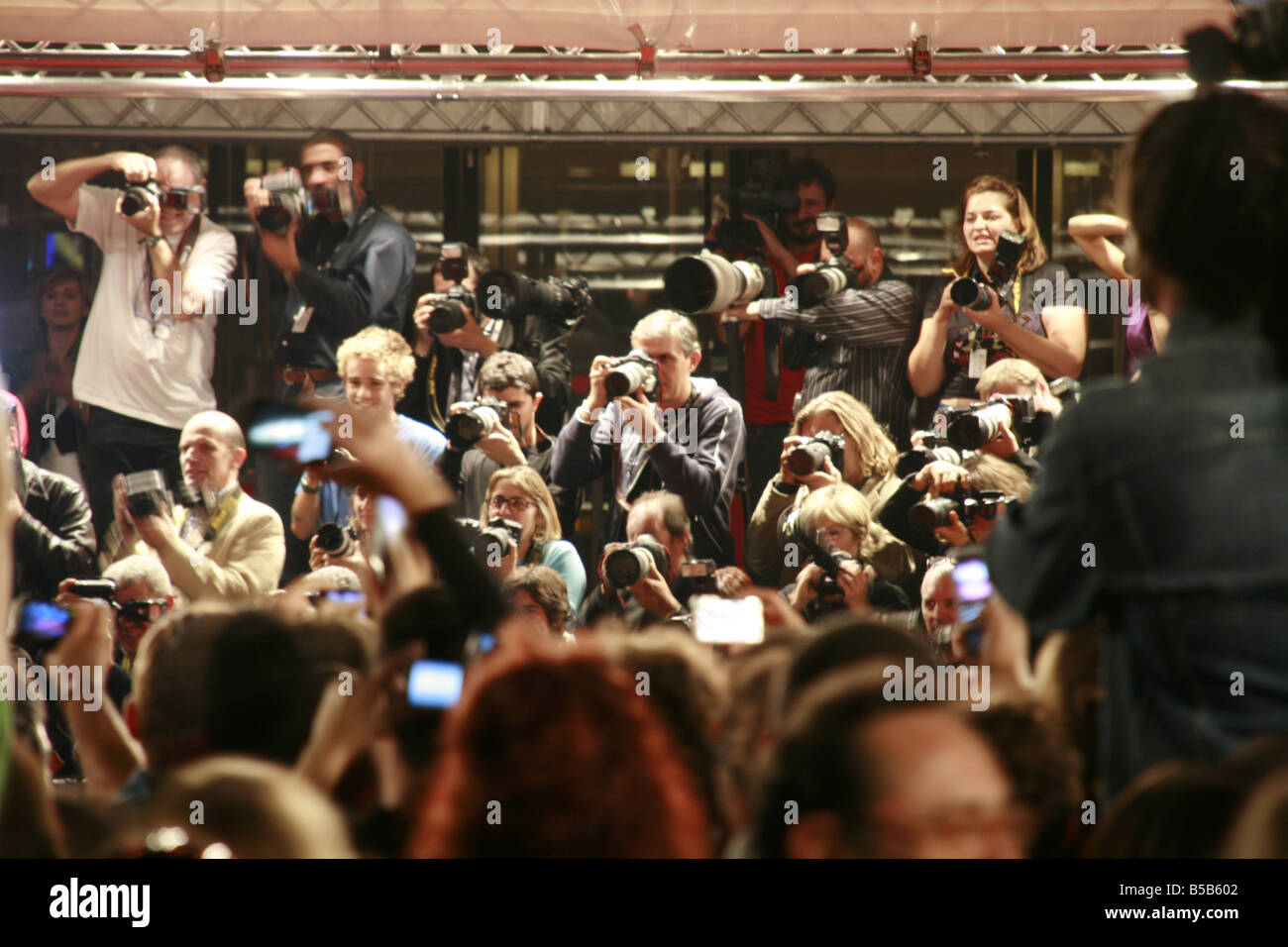 Paparazzi cameras and flashes hi-res stock photography and images - Alamy