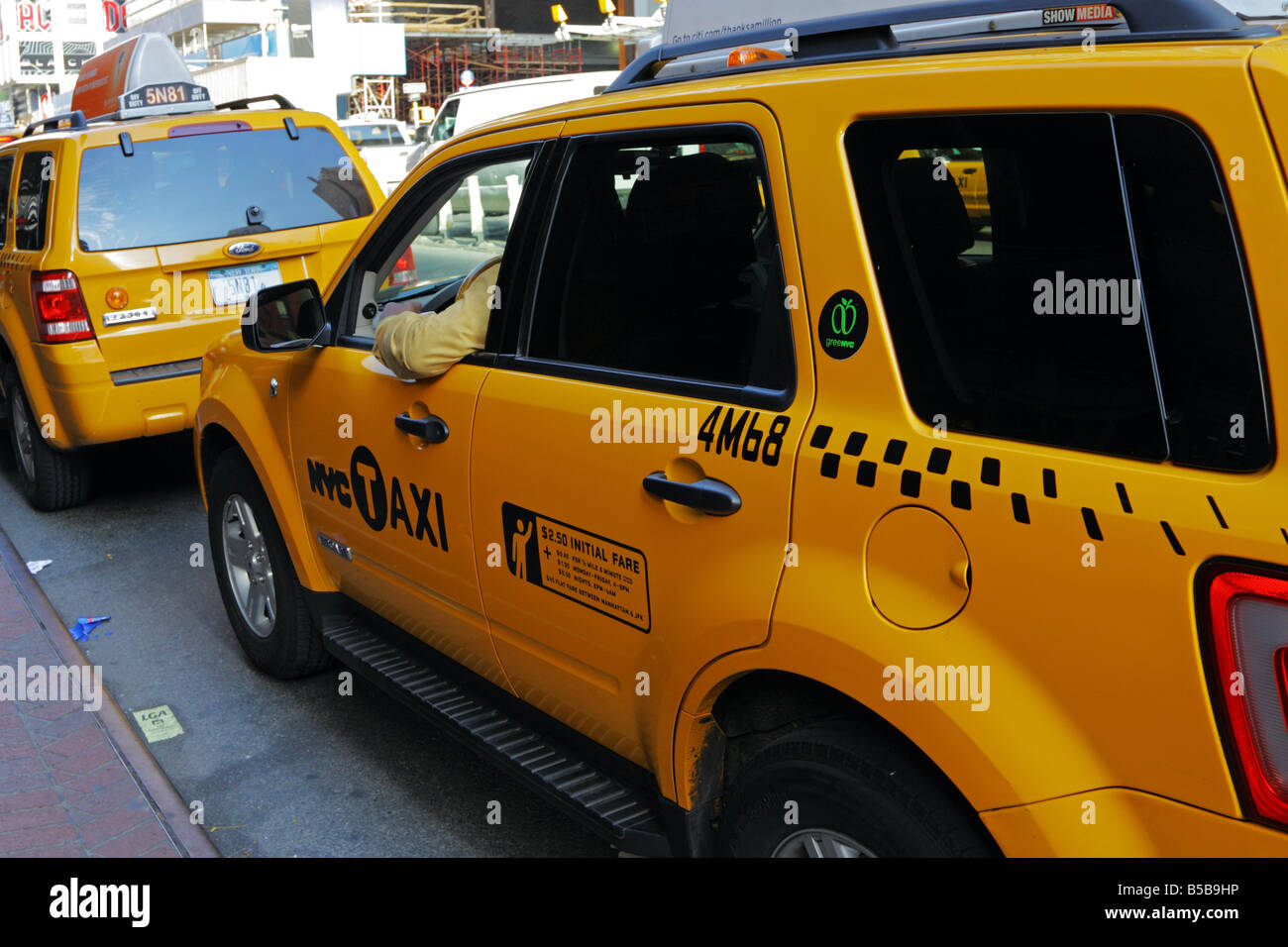 Nyc yellow cab hires stock photography and images Alamy