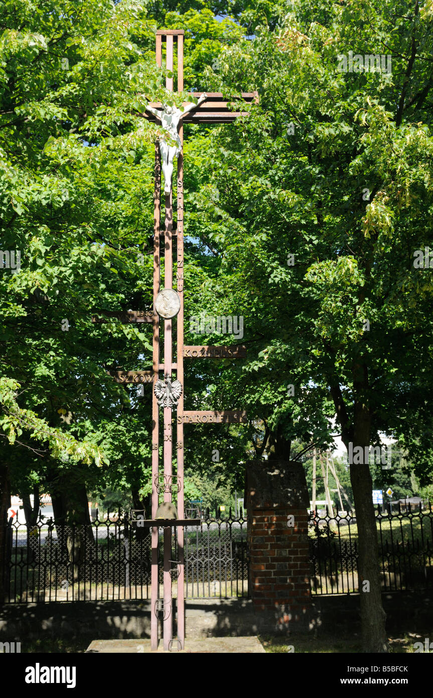 Cross commemorating victims of Stalinizm, Starawies, Gmina Liw, Wegrow County, Masovian Voivodeship, Poland Stock Photo
