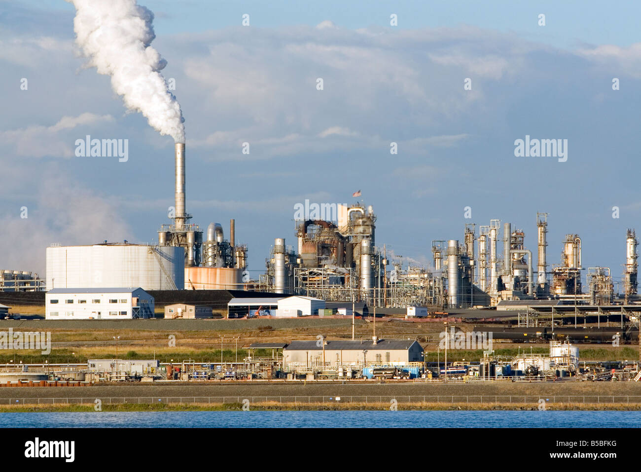 Oil refinery located in Anacortes Washington Stock Photo Alamy