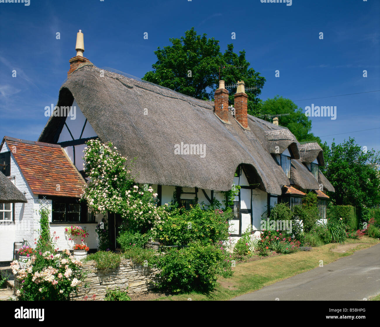 Thatched cottage at Welford on Avon in Warwickshire England United Kingdom Europe Stock Photo
