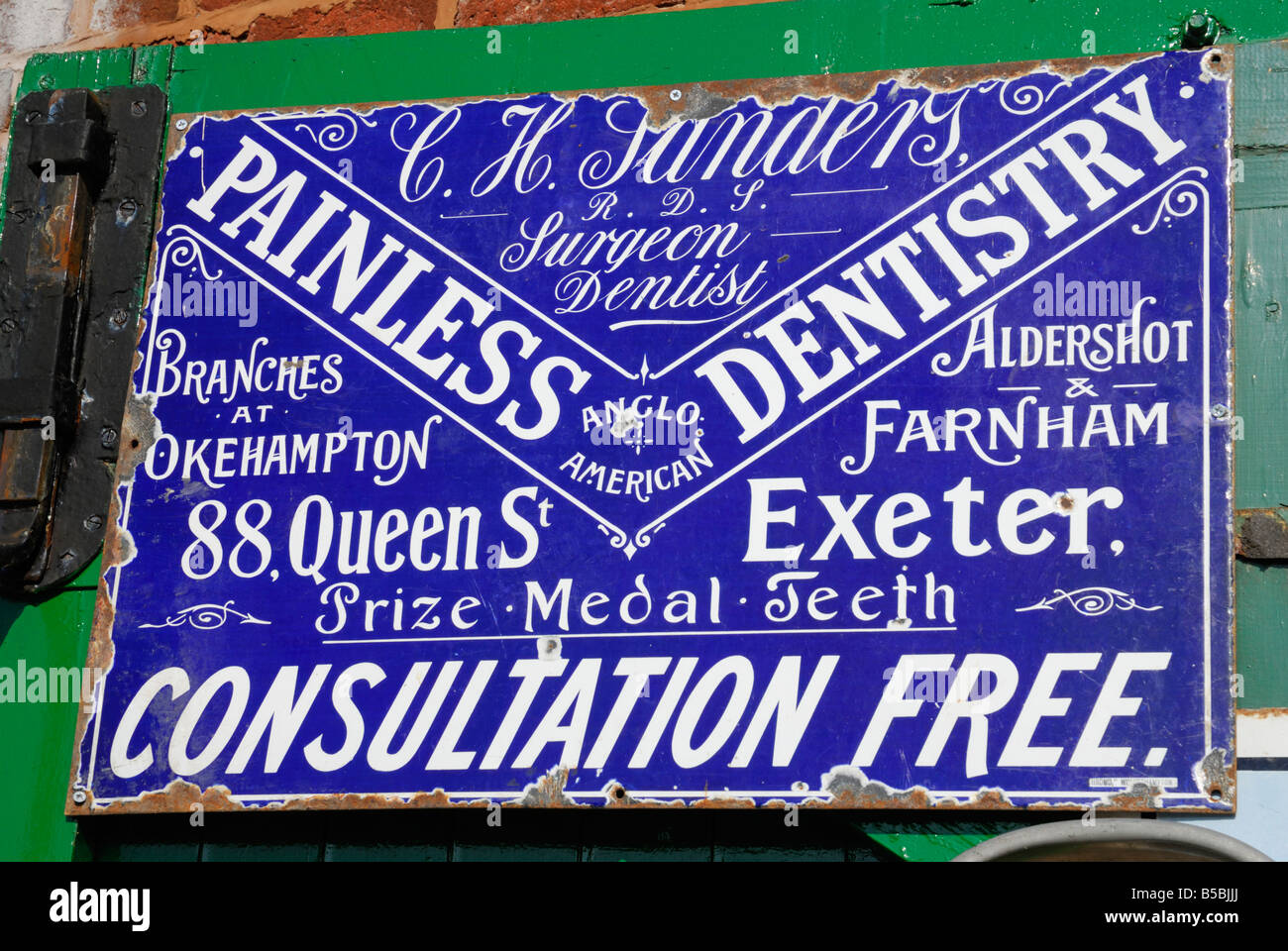 Dentist advert hi-res stock photography and images - Alamy