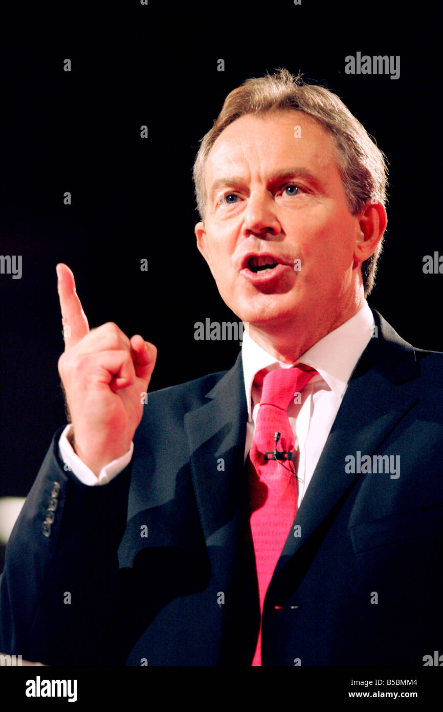 Middle prime minister tony blair hi-res stock photography and images